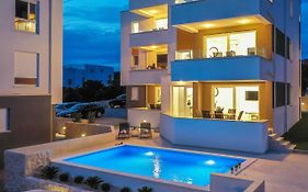 Pool Apartments Banta B